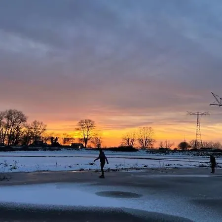 The Ferryman's Vrijgelegen Aan De Waal Varik