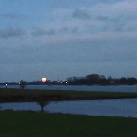 The Ferryman's Vrijgelegen Aan De Waal Varik